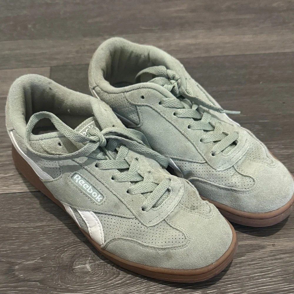 Reebok Women’s Suede Gray and White Sneakers - Picture 4 of 4